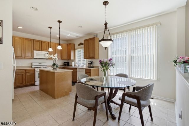 6 Delaware Crossing, Franklin Twp., NJ 08873
