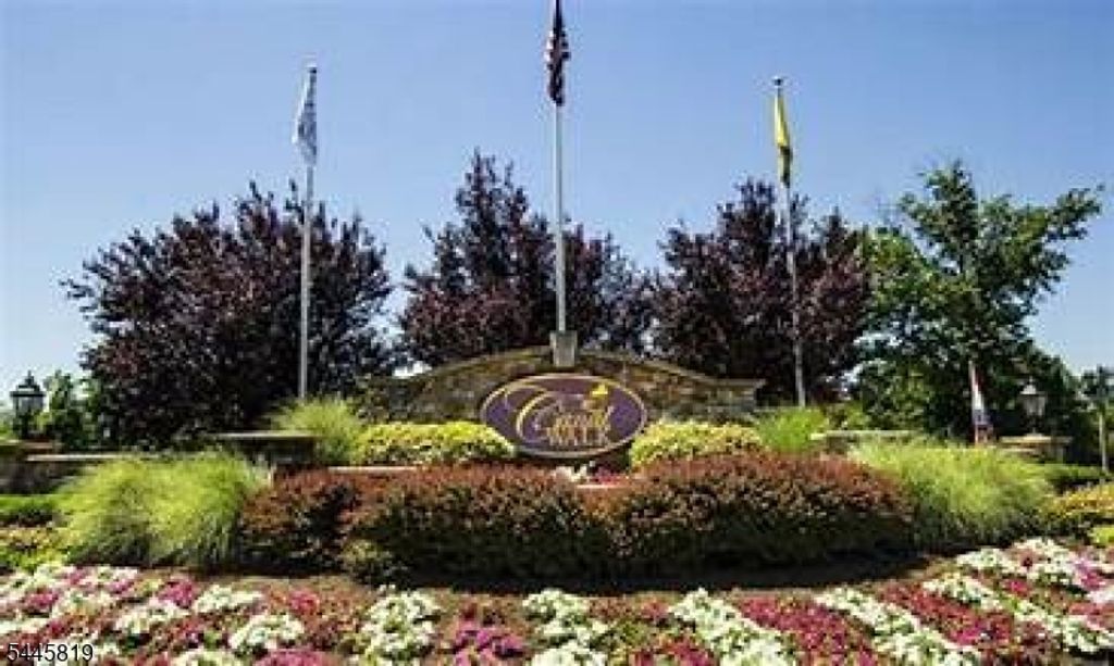 6 Delaware Crossing, Franklin Twp., NJ 08873