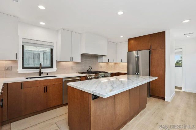 5301 Los Robles Dr, Carlsbad, CA 92008