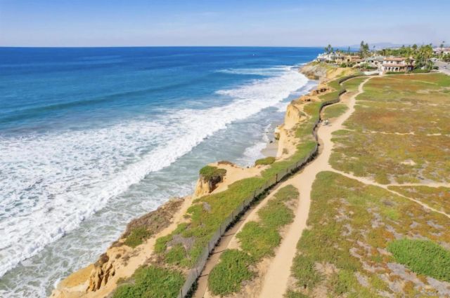 5301 Los Robles Dr, Carlsbad, CA 92008