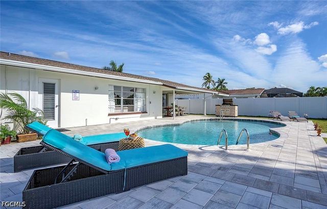1432 Wellington CT, Cape Coral, FL 33904