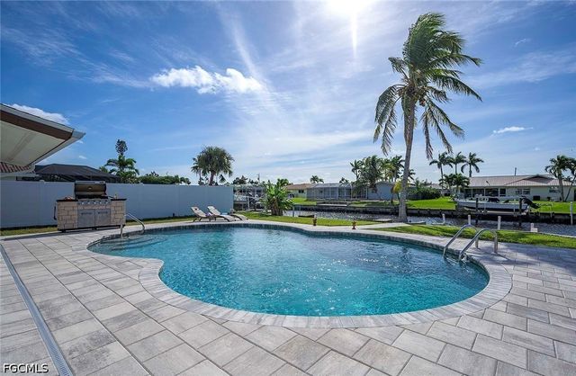 1432 Wellington CT, Cape Coral, FL 33904