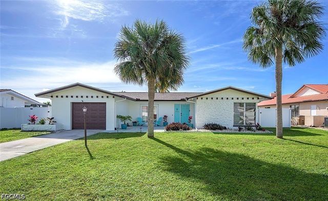 1432 Wellington CT, Cape Coral, FL 33904