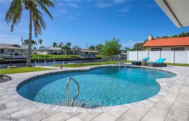 1432 Wellington CT, Cape Coral, FL 33904