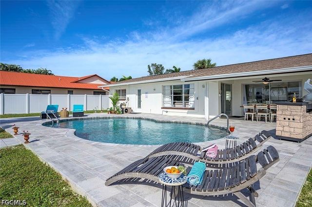 1432 Wellington CT, Cape Coral, FL 33904