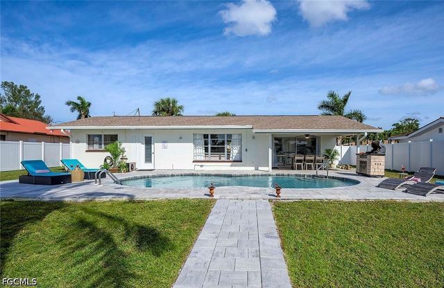 1432 Wellington CT, Cape Coral, FL 33904