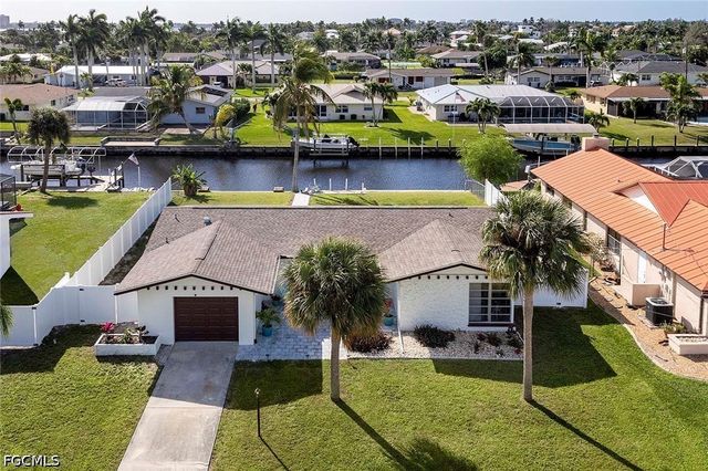 1432 Wellington CT, Cape Coral, FL 33904