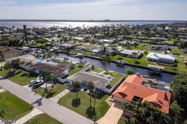 1432 Wellington CT, Cape Coral, FL 33904