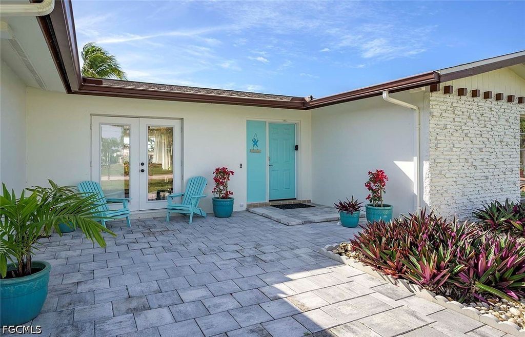 1432 Wellington CT, Cape Coral, FL 33904