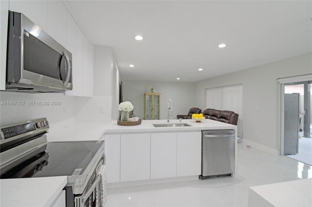 8172 SW 163rd Ct, Miami, FL 33193