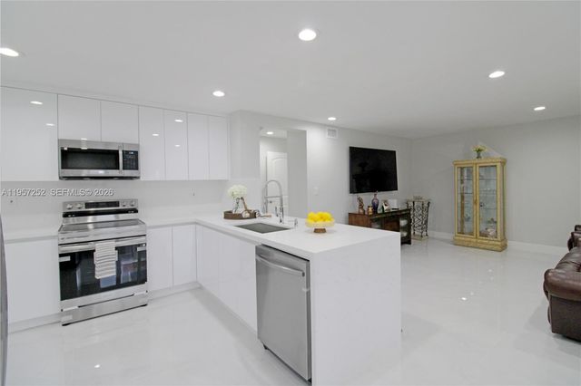 8172 SW 163rd Ct, Miami, FL 33193