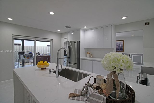 8172 SW 163rd Ct, Miami, FL 33193