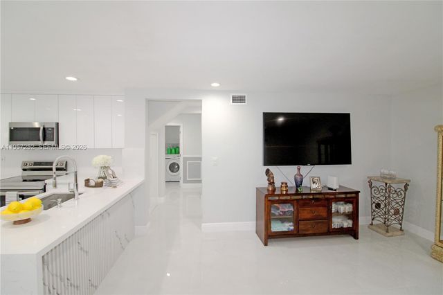 8172 SW 163rd Ct, Miami, FL 33193