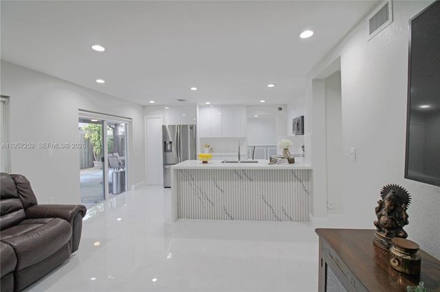 8172 SW 163rd Ct, Miami, FL 33193