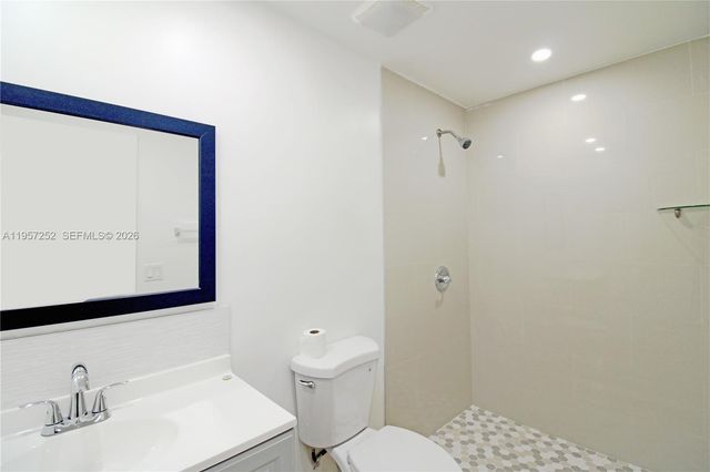 8172 SW 163rd Ct, Miami, FL 33193