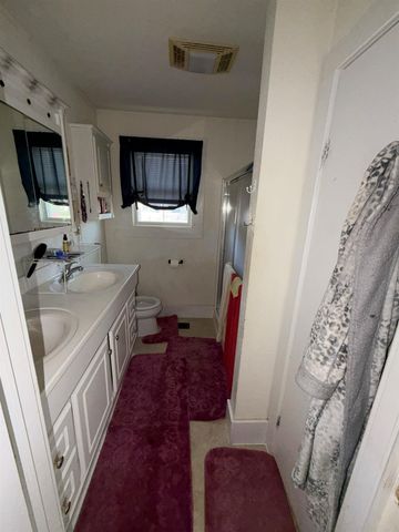 710 E 14th Ave, Winfield, KS 67156