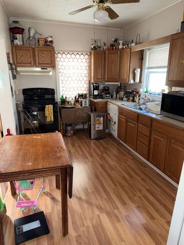 710 E 14th Ave, Winfield, KS 67156