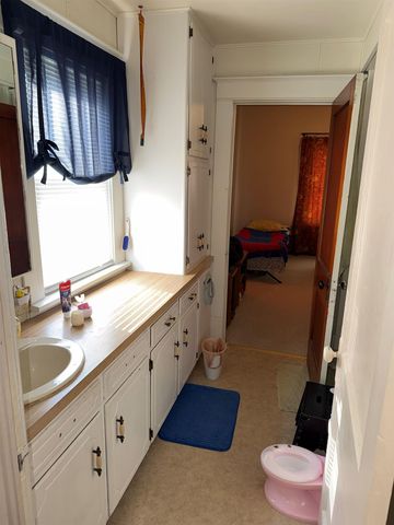 710 E 14th Ave, Winfield, KS 67156