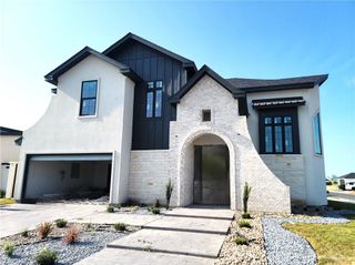 2700 E Giorgio Drive, Edinburg, TX 78542