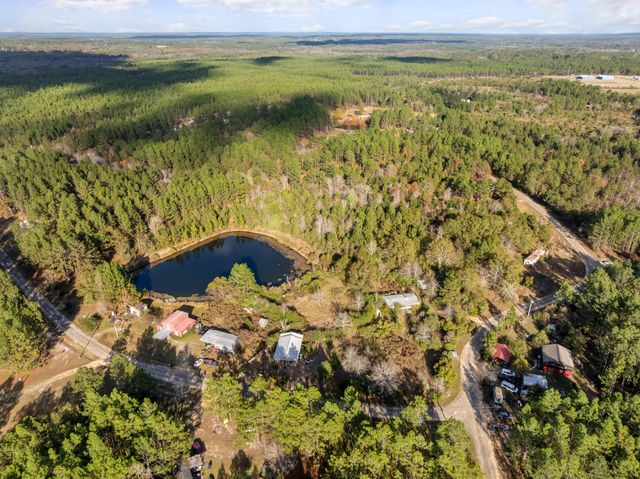 7 Neptune Ln, Lumberton, MS 39455