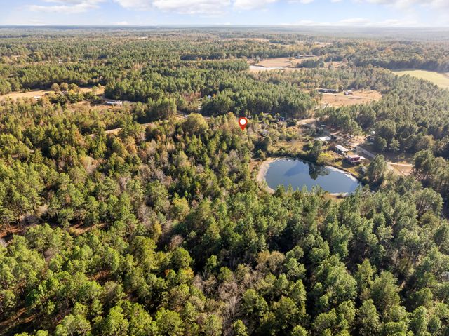 7 Neptune Ln, Lumberton, MS 39455