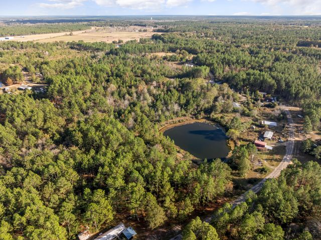 7 Neptune Ln, Lumberton, MS 39455