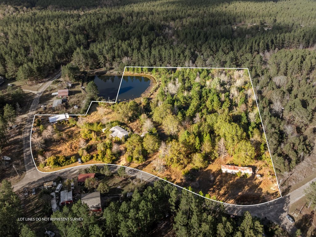 7 Neptune Ln, Lumberton, MS 39455