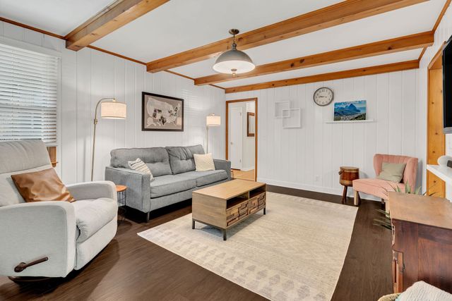 166 Oak Valley Dr, Nashville, TN 37207