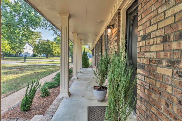 166 Oak Valley Dr, Nashville, TN 37207