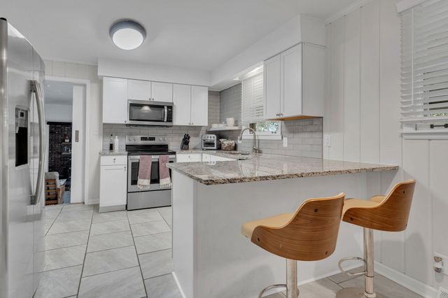 166 Oak Valley Dr, Nashville, TN 37207