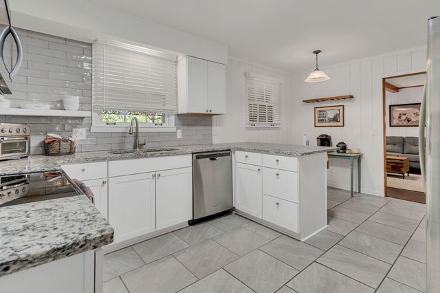 166 Oak Valley Dr, Nashville, TN 37207