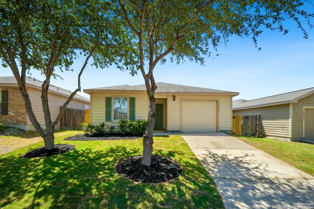 11438 Country Cyn, San Antonio, TX 78252
