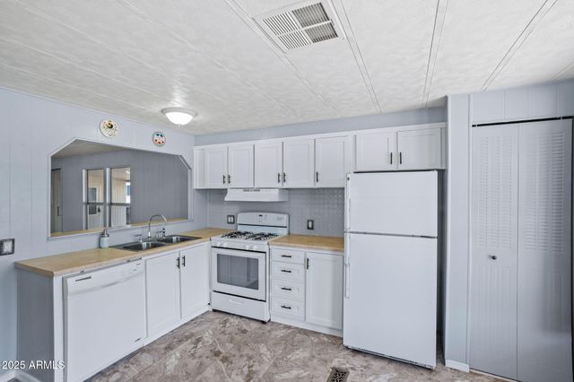 120 N VAL VISTA Drive 202, Mesa, AZ 85213