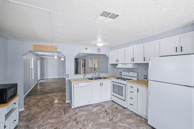 120 N VAL VISTA Drive 202, Mesa, AZ 85213