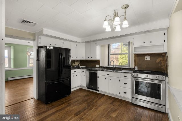 39 GILL RD, Mohnton, PA 19540