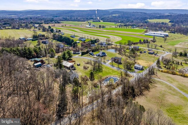 39 GILL RD, Mohnton, PA 19540