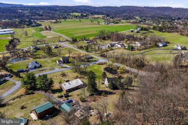 39 GILL RD, Mohnton, PA 19540