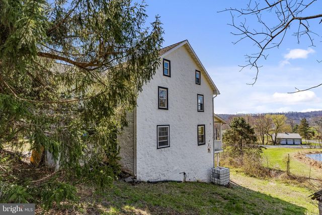 39 GILL RD, Mohnton, PA 19540