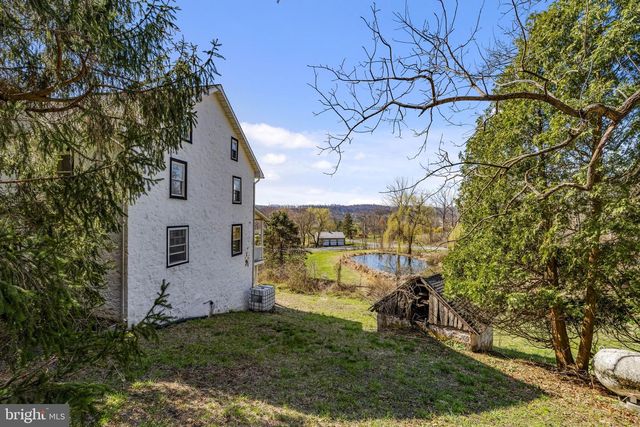 39 GILL RD, Mohnton, PA 19540