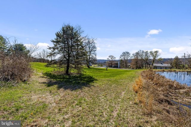 39 GILL RD, Mohnton, PA 19540