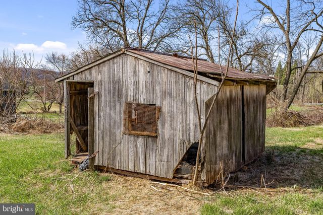 39 GILL RD, Mohnton, PA 19540