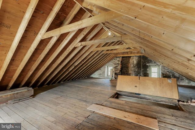 39 GILL RD, Mohnton, PA 19540