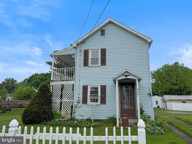 229 CHESTNUT STREET, Mount Holly Springs, PA 17065