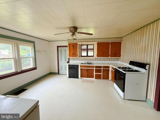 229 CHESTNUT STREET, Mount Holly Springs, PA 17065