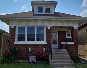 2716 East Avenue, Berwyn, IL 60402