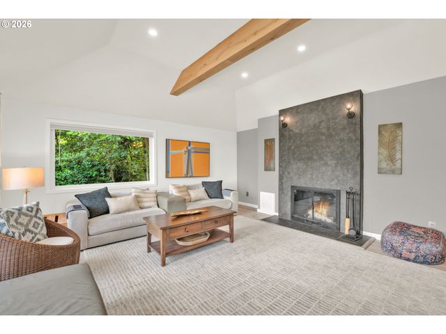 3010 FRIENDLY St, Eugene, OR 97405