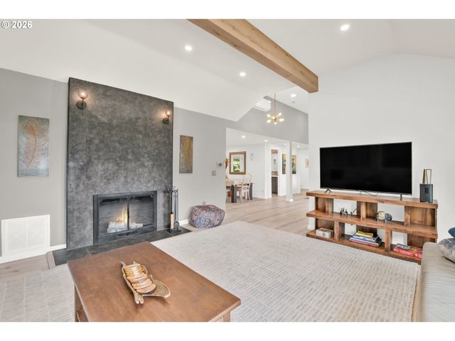 3010 FRIENDLY St, Eugene, OR 97405
