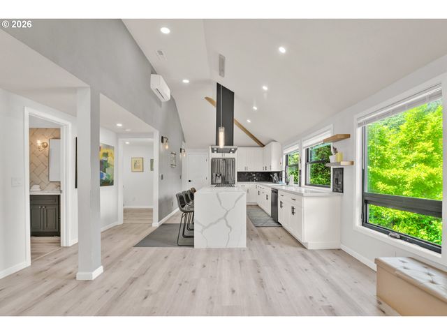 3010 FRIENDLY St, Eugene, OR 97405