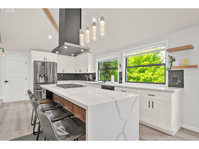 3010 FRIENDLY St, Eugene, OR 97405