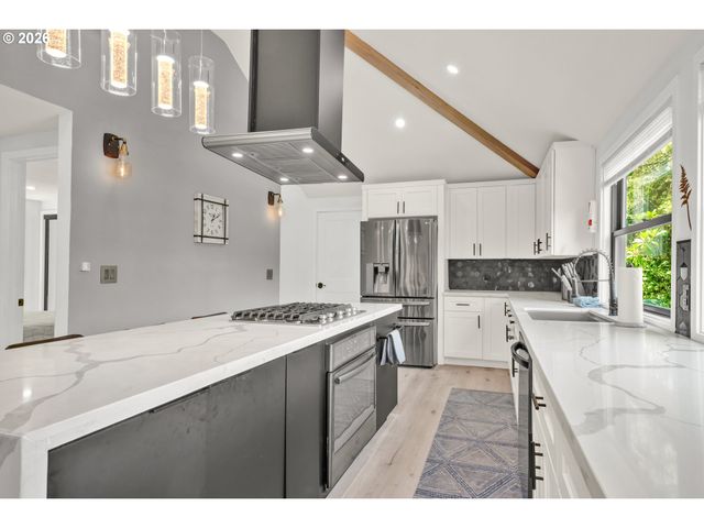 3010 FRIENDLY St, Eugene, OR 97405